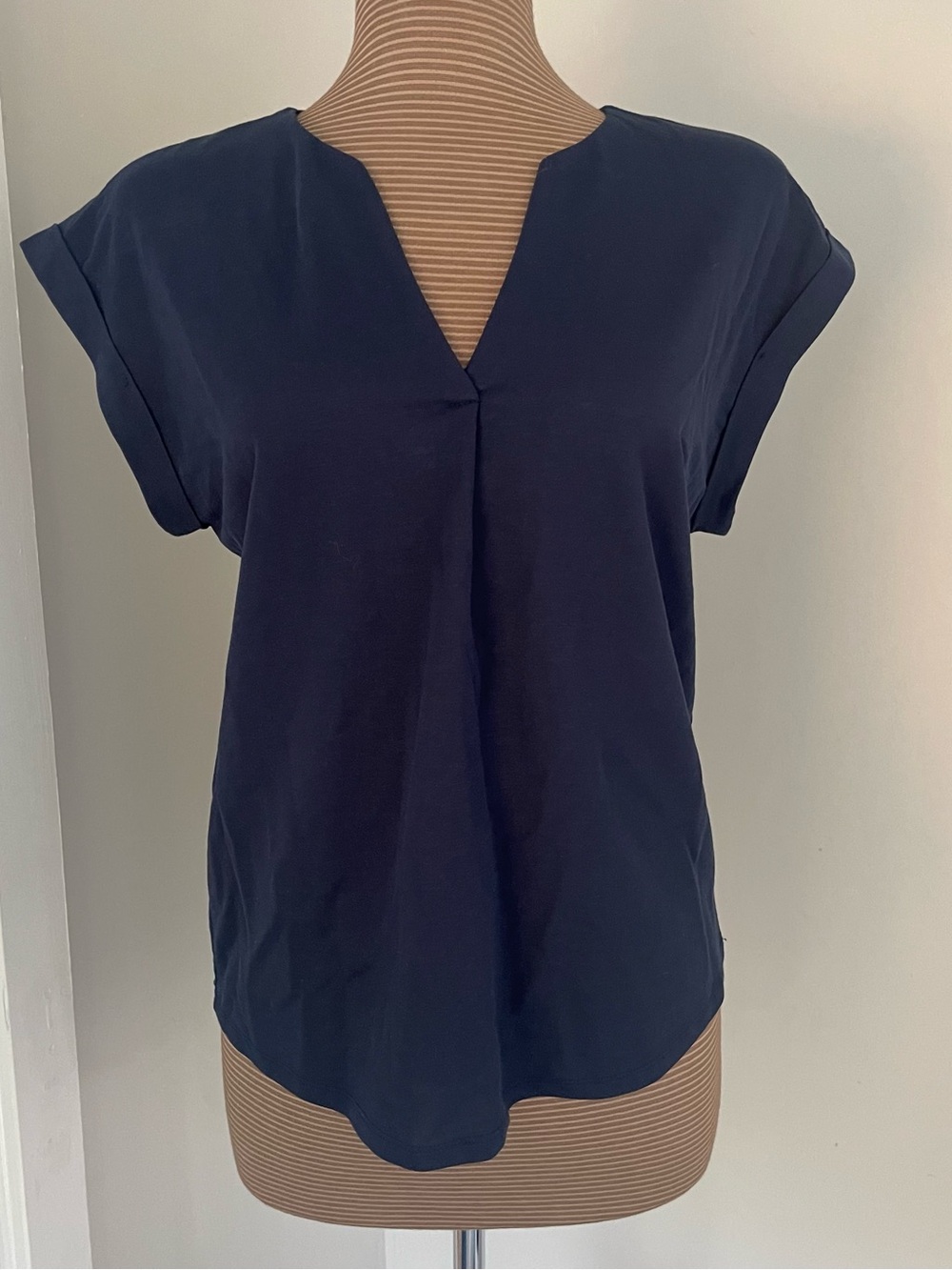 bobeau Navy Short Sleeve Split-Neck Blouse